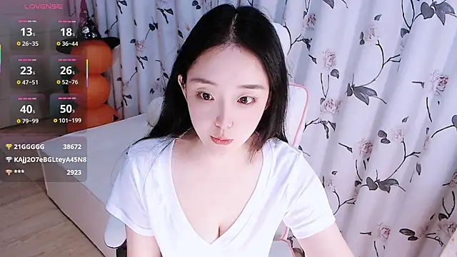 Snapshot of Niannian- chatting on 11.07.25 Niannian- online show from 11.07.25