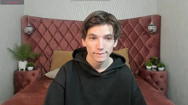 Snapshot of alfred_joness chatting on 10.17.25 alfred joness online show from 10.17.25