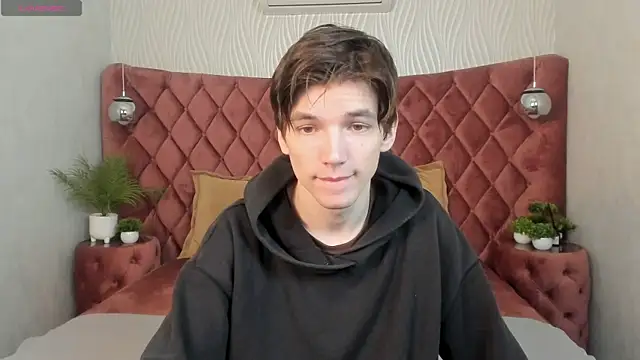 Snapshot of alfred_joness chatting on 10.18.25 alfred joness online show from 10.18.25