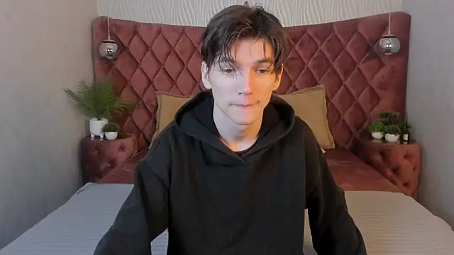 Snapshot of alfred_joness chatting on 10.28.25 alfred joness online show from 10.28.25