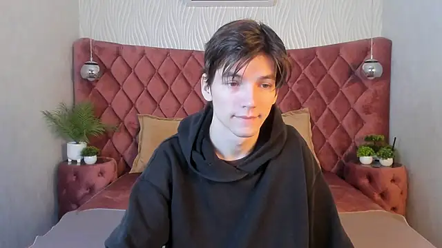 Snapshot of alfred_joness chatting on 10.29.25 alfred joness online show from 10.29.25