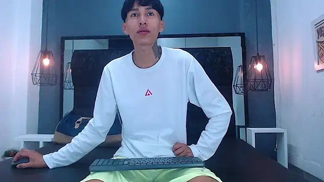 Snapshot of Daniel_delux_ chatting on 09.24.25 Daniel delux online show from 09.24.25