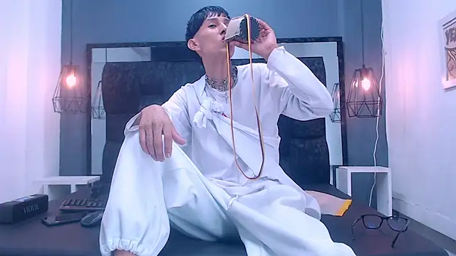 Snapshot of Daniel_delux_ chatting on 10.21.25 Daniel delux online show from 10.21.25