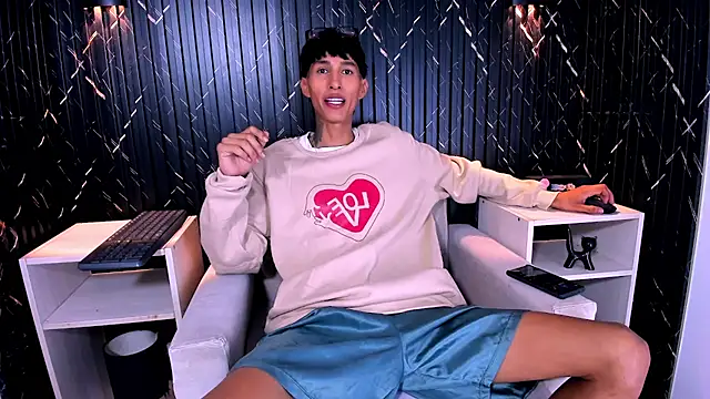 Snapshot of Daniel_delux_ chatting on 10.22.25 Daniel delux online show from 10.22.25