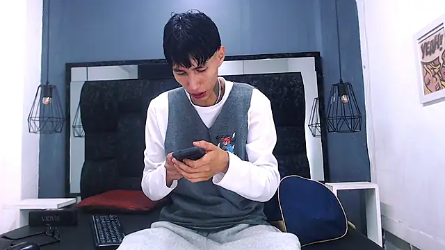 Snapshot of Daniel_delux_ chatting on 10.29.25 Daniel delux online show from 10.29.25