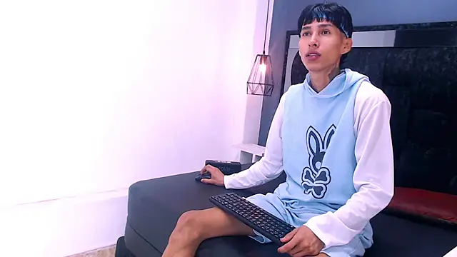 Snapshot of Daniel_delux_ chatting on 10.30.25 Daniel delux online show from 10.30.25