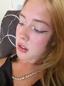 Snapshot of Ayla_wiens chatting on 03.19.26 Ayla wiens online show from 03.19.26