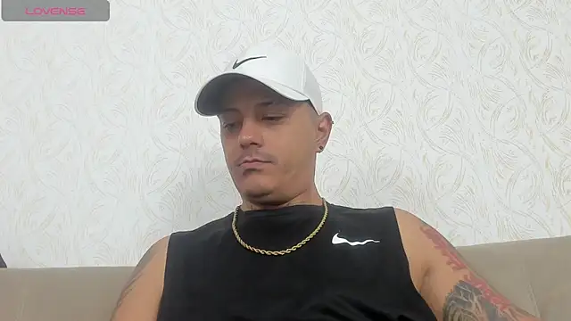 Snapshot of MaximoHall86 chatting on 10.10.25 MaximoHall86 online show from 10.10.25