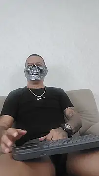 Snapshot of MaximoHall86 chatting on 10.31.25 MaximoHall86 online show from 10.31.25