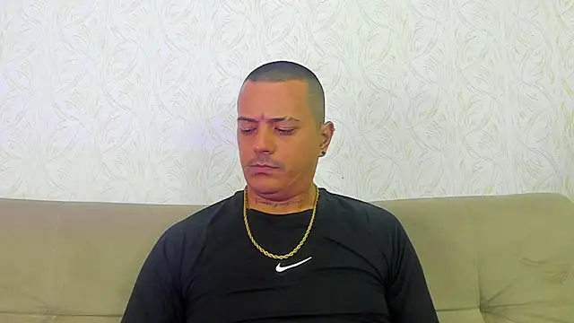 Snapshot of MaximoHall86 chatting on 11.05.25 MaximoHall86 online show from 11.05.25