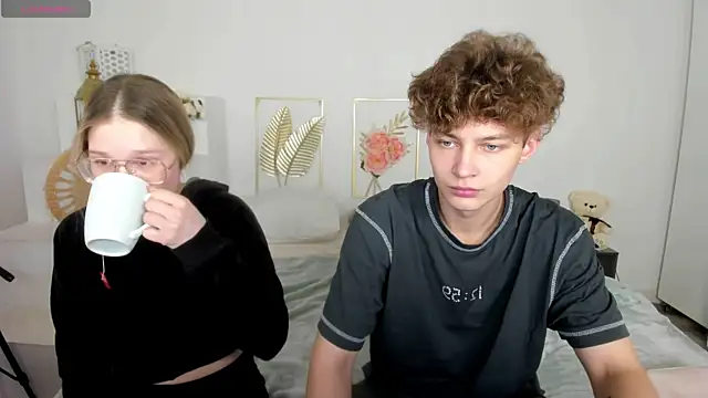 LisaRiza online show from 10.17.25