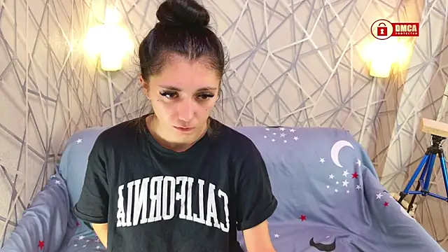 Snapshot of Charming_LIA chatting on 11.06.25 Charming LIA online show from 11.06.25