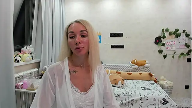Snapshot of AlisiaCat chatting on 07.19.26 AlisiaCat online show from 07.19.26