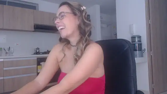 Snapshot of LovePaula chatting on 01.18.26 LovePaula online show from 01.18.26