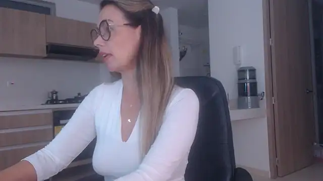 Snapshot of LovePaula chatting on 02.03.26 LovePaula online show from 02.03.26