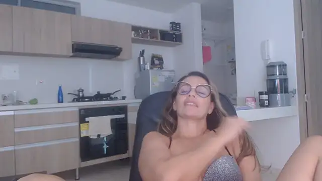 Snapshot of LovePaula chatting on 02.16.26 LovePaula online show from 02.16.26