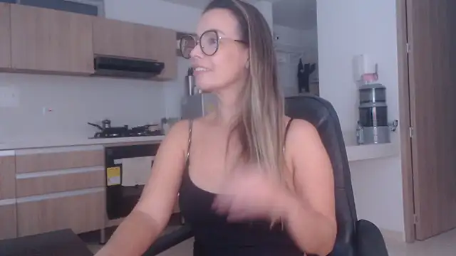 Snapshot of LovePaula chatting on 02.24.26 LovePaula online show from 02.24.26