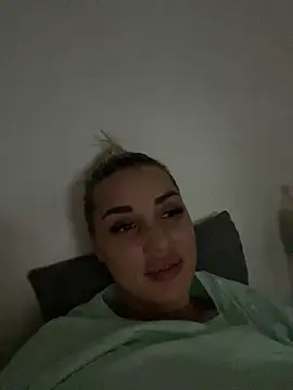 Giullyaxx online show from 10.15.25