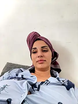 Giullyaxx online show from 10.16.25