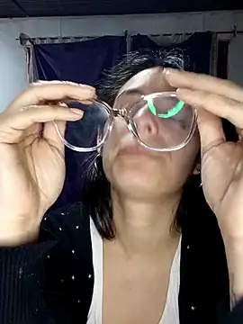 Snapshot of lucixxx14 chatting on 10.19.25 lucixxx14 online show from 10.19.25