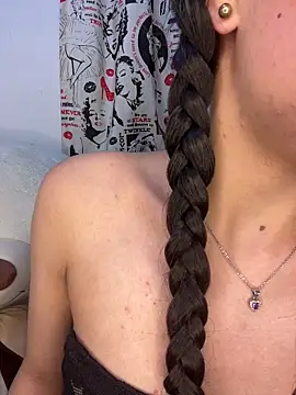 Snapshot of Linda_rouse chatting on 10.24.25 Linda rouse online show from 10.24.25