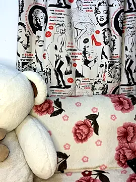 Snapshot of Linda_rouse chatting on 10.24.25 Linda rouse online show from 10.24.25