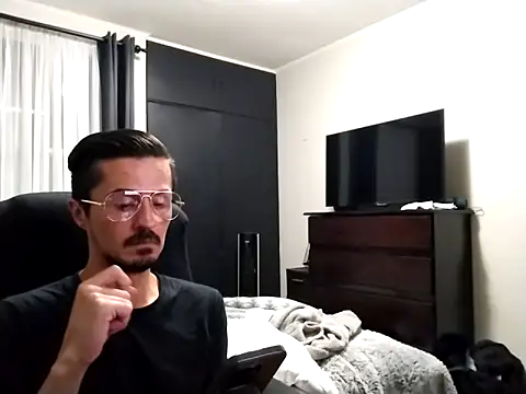 Snapshot of JustBrunox chatting on 03.19.25 JustBrunox online show from 03.19.25