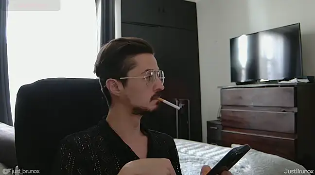 Snapshot of JustBrunox chatting on 03.19.25 JustBrunox online show from 03.19.25