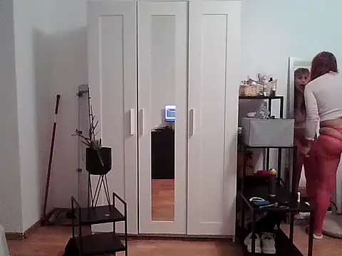 Snapshot of HotLenaX chatting on 10.22.25 HotLenaX online show from 10.22.25