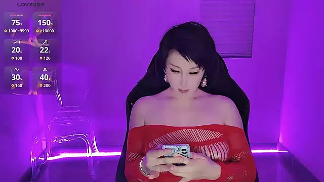 Snapshot of Goddess_Jin chatting on 06.01.26 Goddess Jin online show from 06.01.26