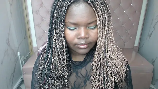 Snapshot of Soffia_b chatting on 10.04.25 Soffia b online show from 10.04.25