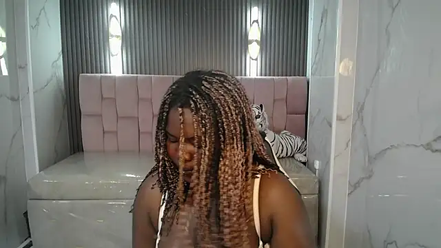 Snapshot of Soffia_b chatting on 10.11.25 Soffia b online show from 10.11.25