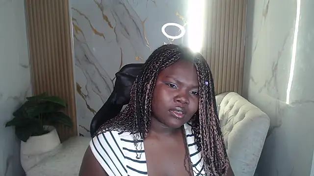 Snapshot of Soffia_b chatting on 10.19.25 Soffia b online show from 10.19.25