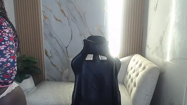 Snapshot of Soffia_b chatting on 10.28.25 Soffia b online show from 10.28.25