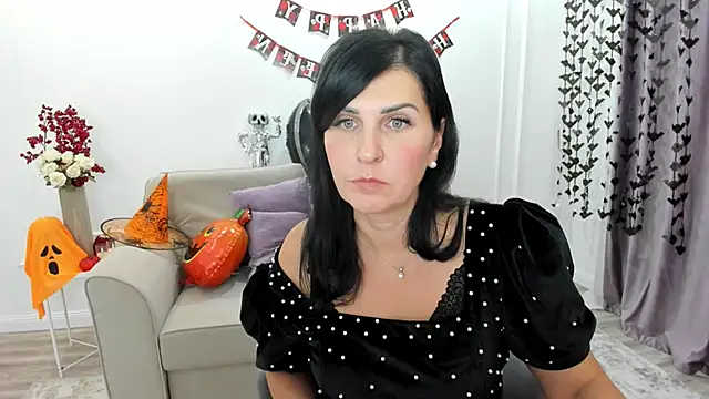 Moon Veloure1 online show from 10.29.25