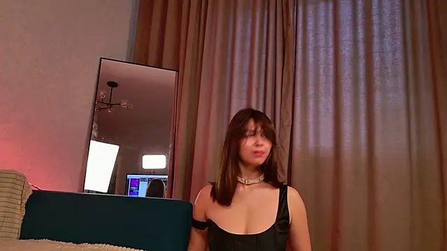 Snapshot of EllaCanny chatting on 05.18.26 EllaCanny online show from 05.18.26