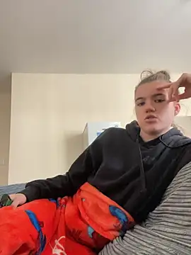 Lucy-XXX- online show from 10.04.25
