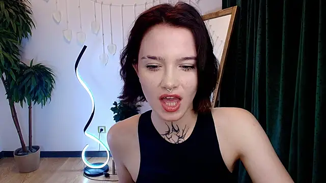 Snapshot of Elastikisss chatting on 10.16.25 Elastikisss online show from 10.16.25