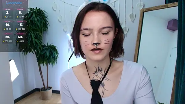 Snapshot of Elastikisss chatting on 10.27.25 Elastikisss online show from 10.27.25