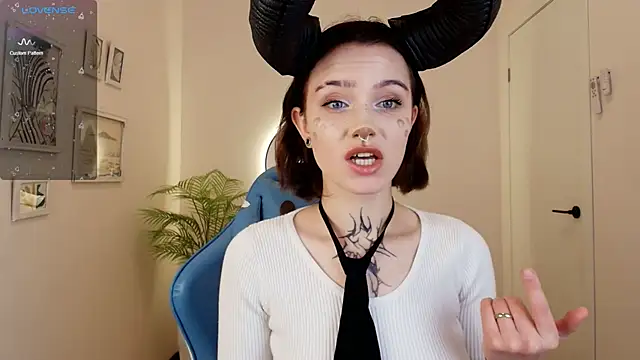 Snapshot of Elastikisss chatting on 10.28.25 Elastikisss online show from 10.28.25