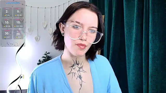 Snapshot of Elastikisss chatting on 11.13.25 Elastikisss online show from 11.13.25