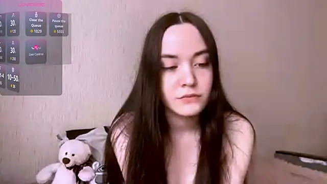 Snapshot of VividSienna chatting on 04.13.26 VividSienna online show from 04.13.26