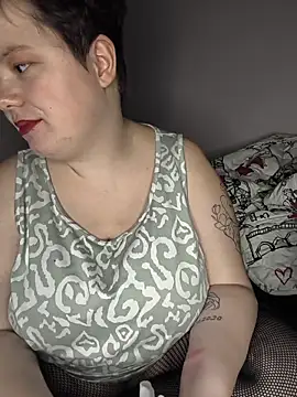 Snapshot of Katy2323 chatting on 12.17.25 Katy2323 online show from 12.17.25