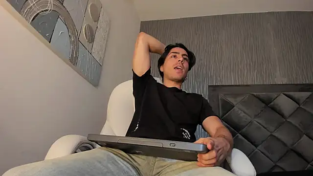 Snapshot of dylan_cross_ chatting on 09.26.25 dylan cross online show from 09.26.25