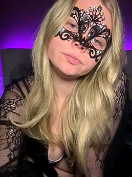 Snapshot of Cherrycolada chatting on 11.03.25 Cherrycolada online show from 11.03.25