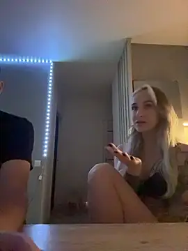 Snapshot of QueenKingg chatting on 10.25.25 QueenKingg online show from 10.25.25