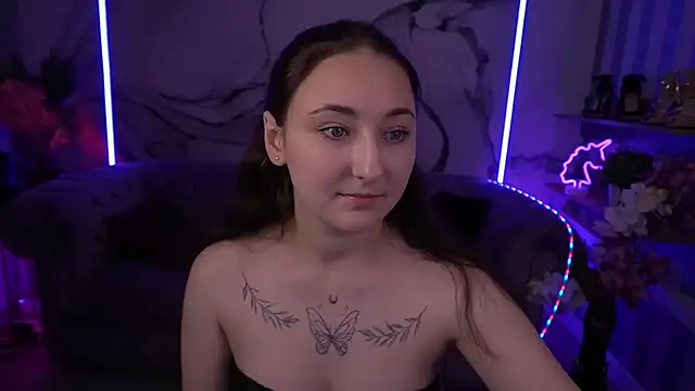 Snapshot of SashaDuvalle chatting on 09.29.25 SashaDuvalle online show from 09.29.25