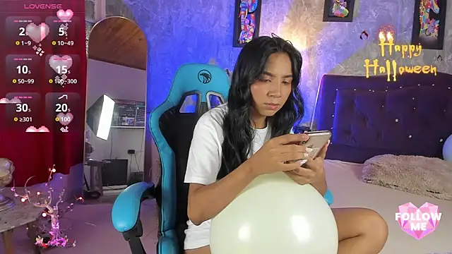 Snapshot of Lauren_smiles chatting on 11.04.25 Lauren smiles online show from 11.04.25