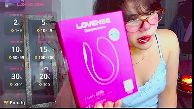 Snapshot of LunaMilav chatting on 09.30.25 LunaMilav online show from 09.30.25