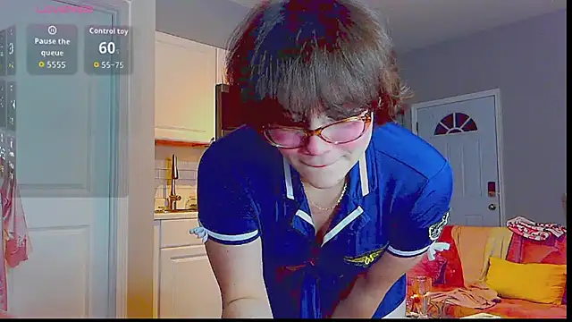 Snapshot of LunaMilav chatting on 10.02.25 LunaMilav online show from 10.02.25